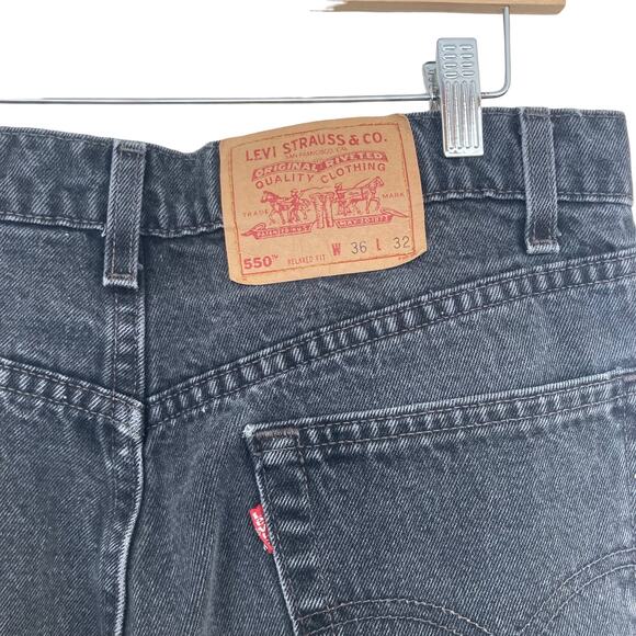 Levis 550 High Waisted Black Distressed Mom Jeans Sz 34 - Picture 2 of 4